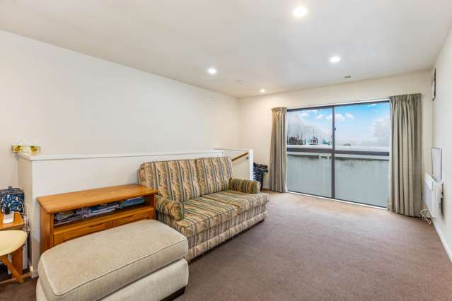 2/7 Hall Avenue Newtown_2