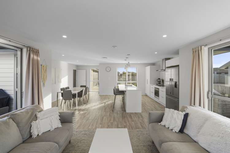 37 Kahuparere Crescent Pyes Pa_5