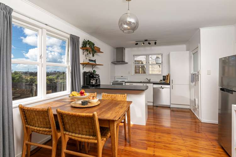 2 Meadow Crescent Te Atatu South_5