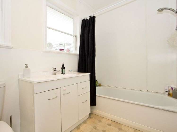 117 Hine Road Wainuiomata_11