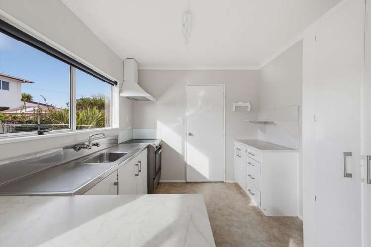 27A Tiverton Crescent Whalers Gate_11
