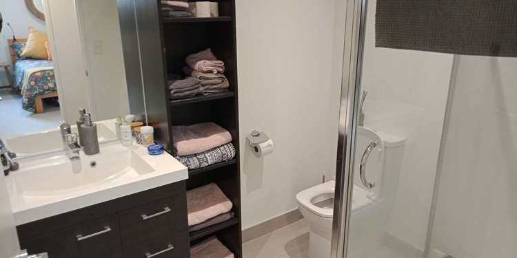 211/8 Thompson Park Road Mount Wellington_13