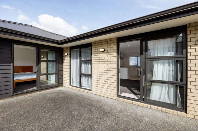 68 Sylvester Crescent 2743_14