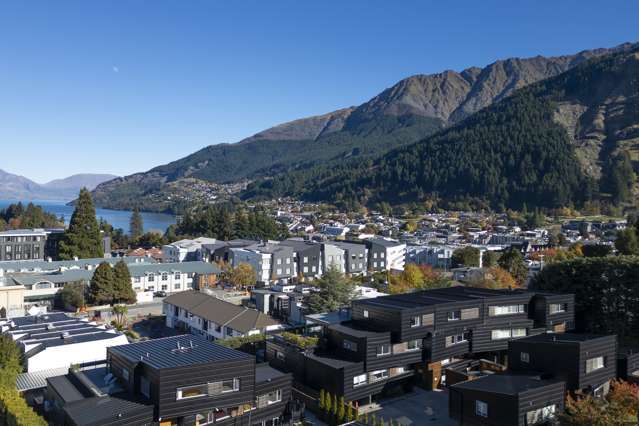 - Penthouse 4/22 Hallenstein Street Queenstown_3