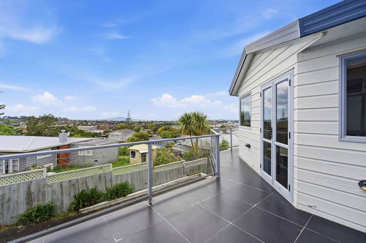 2/75A Target Road Totara Vale_7