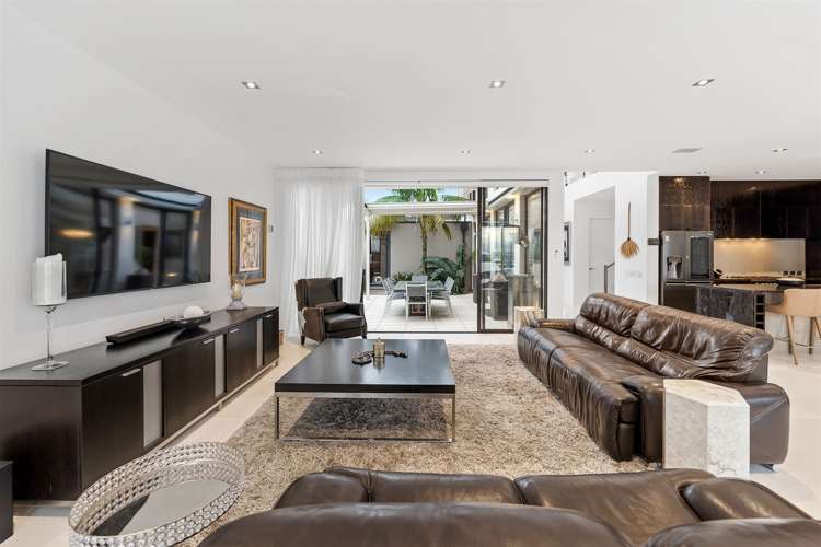 36 Rue Damarres Gulf Harbour_14