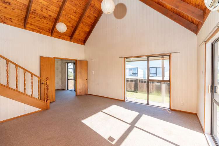 74b Kahikatea Drive Melville_5