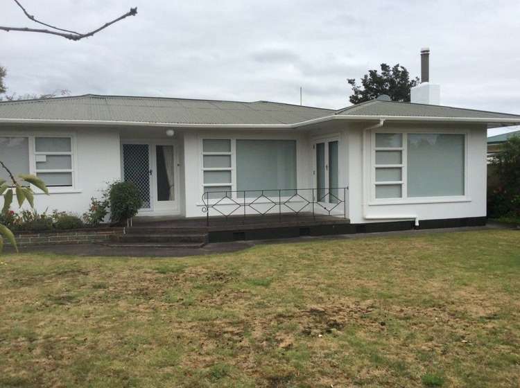 8 Eaton Crescent Otamatea_0