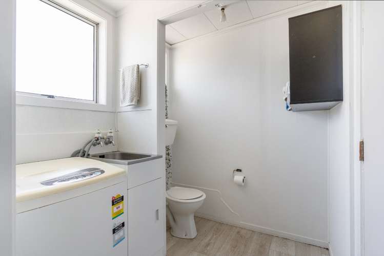 211a The Square Whangamata_19