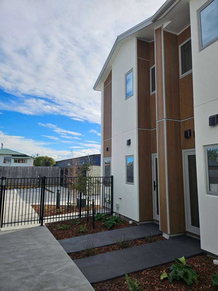  206/87 Marine Parade_0