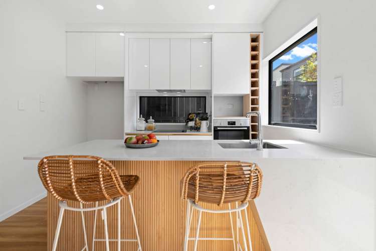 10 Bagnall Avenue Pt England_6
