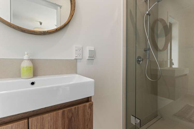 69 Regency Crescent Redwood_13