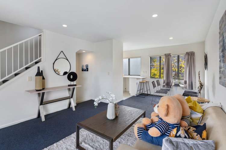 11/12 Ambrico Place New Lynn_1