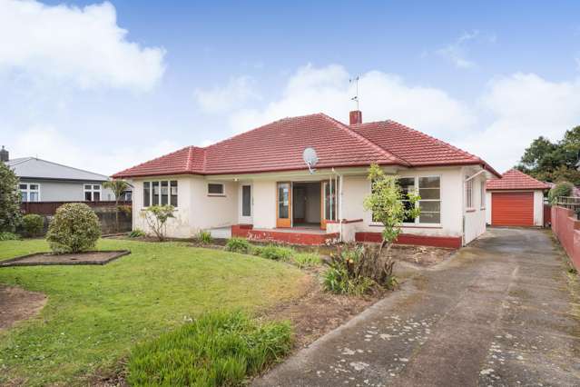 Location AND An 831m2 Section!