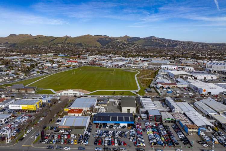 542 Moorhouse Ave Waltham_14