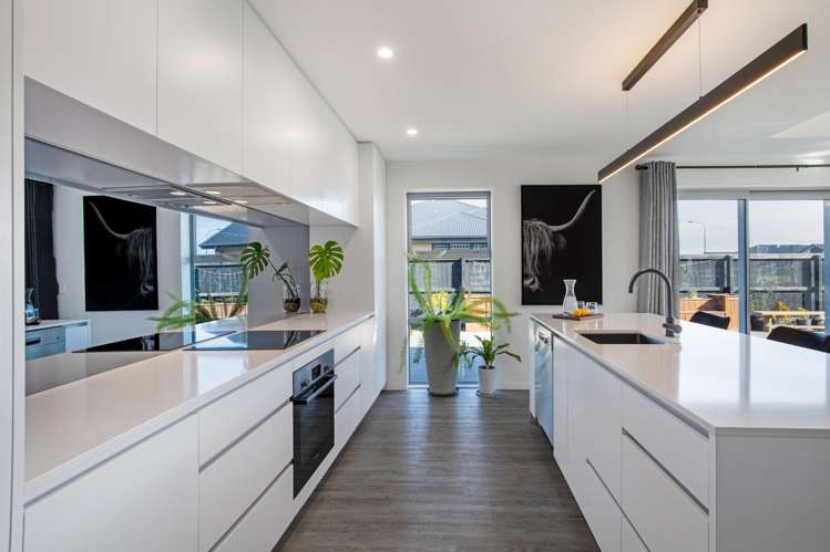 10 Feather Place_0