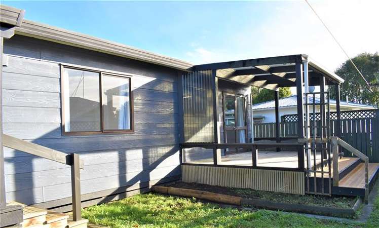 4 Thomas Place 11373_2