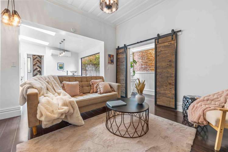 21 Serpentine Avenue_0