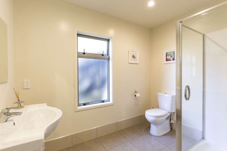 27a Fyvie Avenue Tawa_13