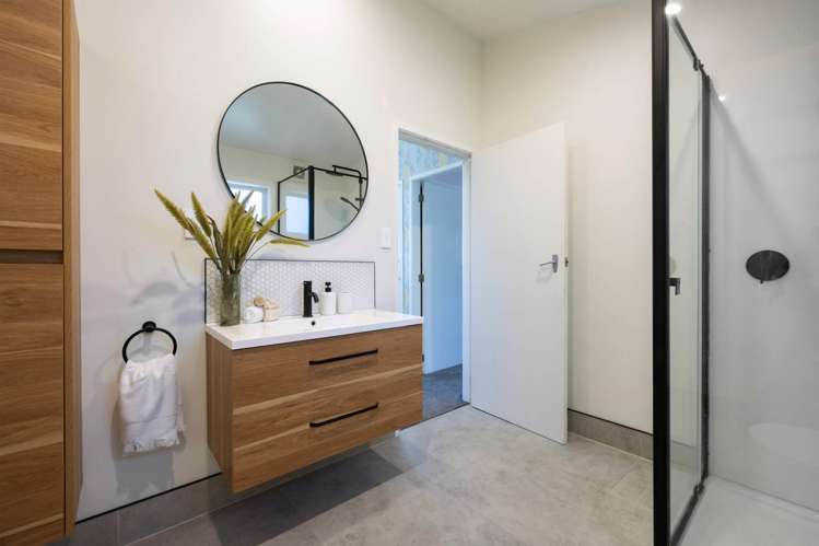 82 Kauri Point Road Laingholm_11
