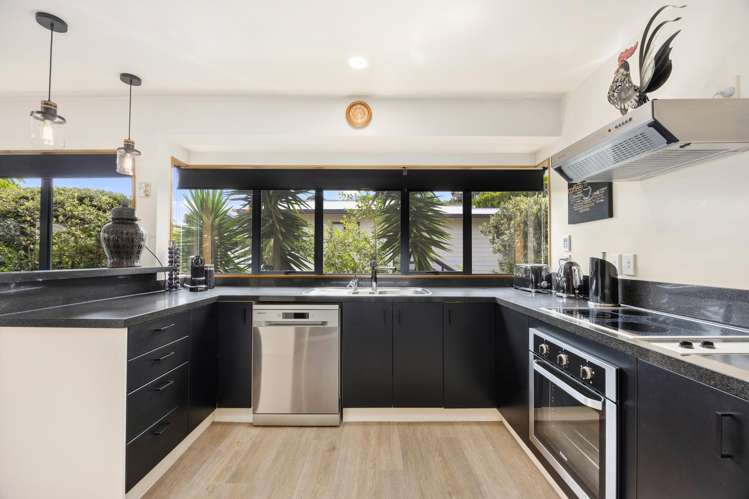 1/96 William Bayes Place Red Beach_10