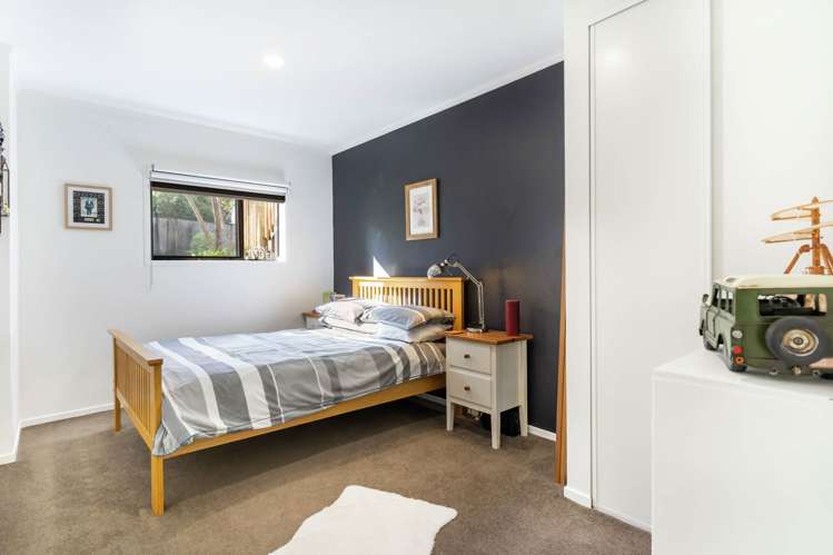 2/87 Beach Road Mellons Bay_15