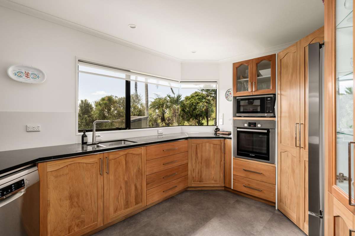 42 Walker Road West_3