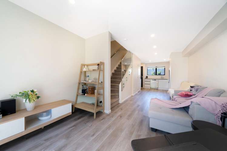 2/11 Scanlen Terrace Kelston_8