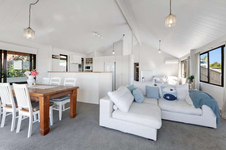 13 Moffat Road Red Beach_9