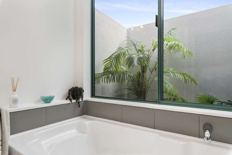 18 Robinson Terrace Rangatira Park_10