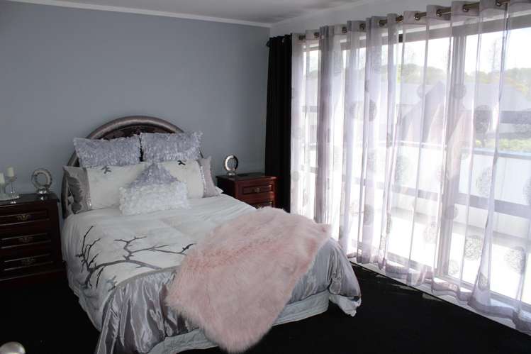 137 The Fairway Matarangi_20