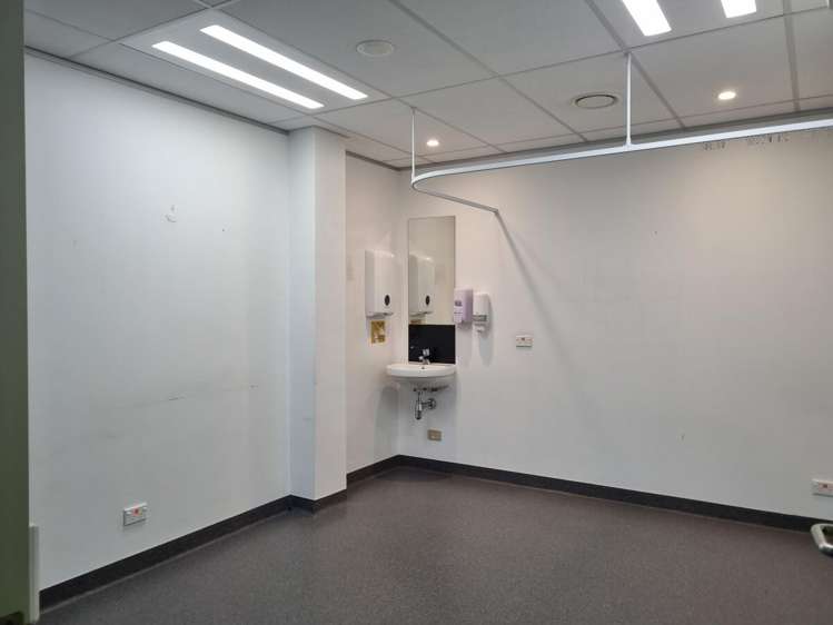 Whole Ground Floor, 45 Rugby Street Te Aro_12
