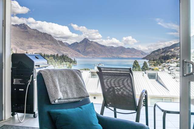 12/60 Hallenstein Street Queenstown_2