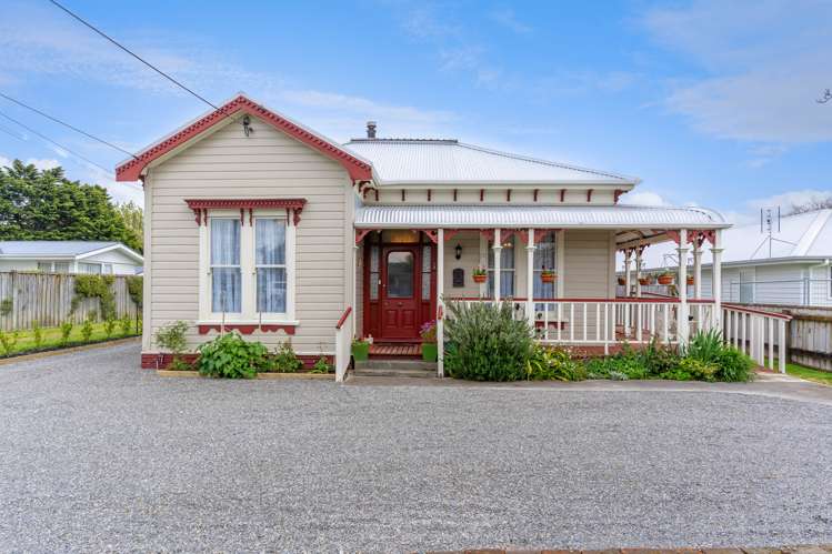 168 High Street South Carterton_15