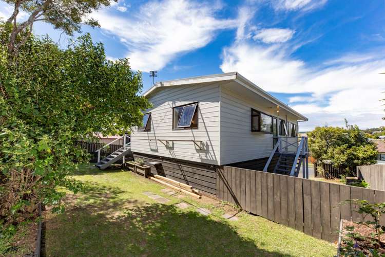 24 Meadowvale Rise Titirangi_12