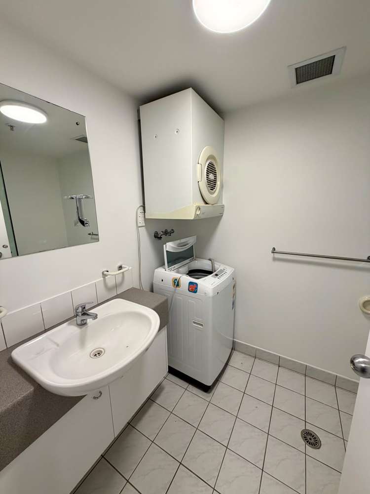7N/3 Whitaker Place Auckland Central_5