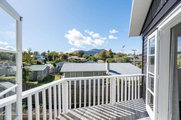 6 Liston Avenue Hilltop_16