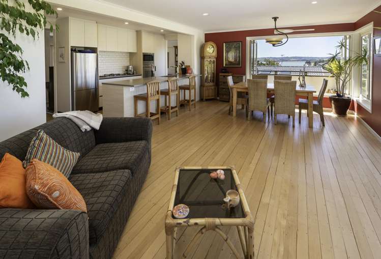 17 Beach Road Mellons Bay_8