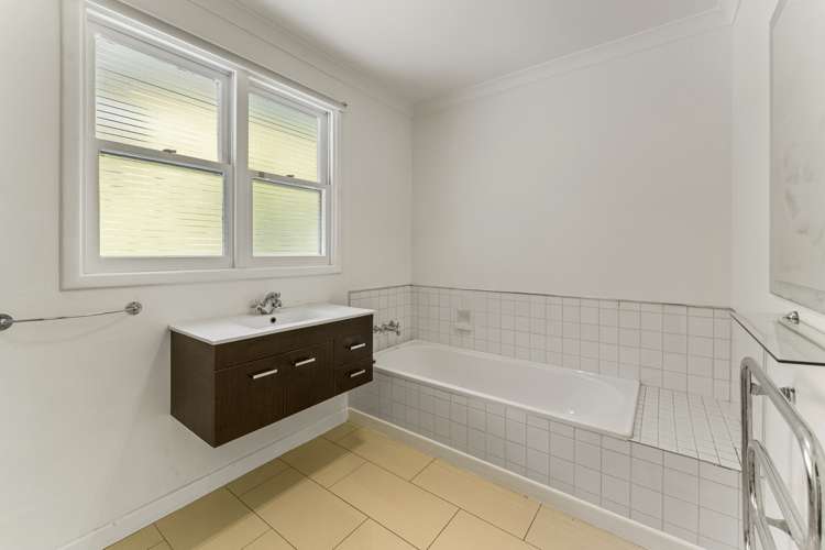 214 Whites Line East Waiwhetu_18