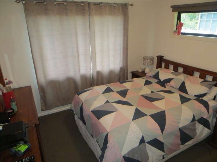 25 Saint Lawrence Street Toi Toi_9