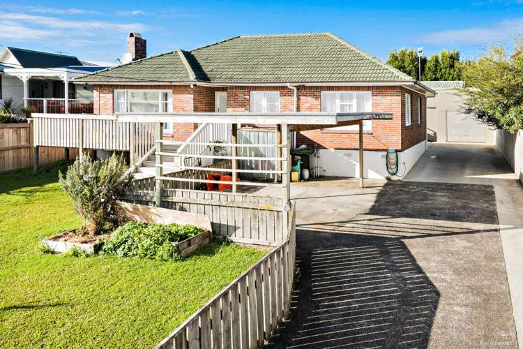 61 Sylvan Crescent Te Atatu South_17