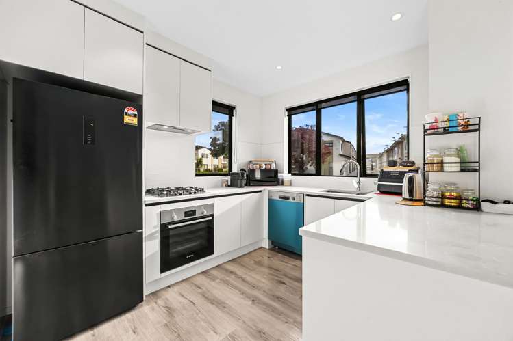 2 Koropiko Lane Flat Bush_6
