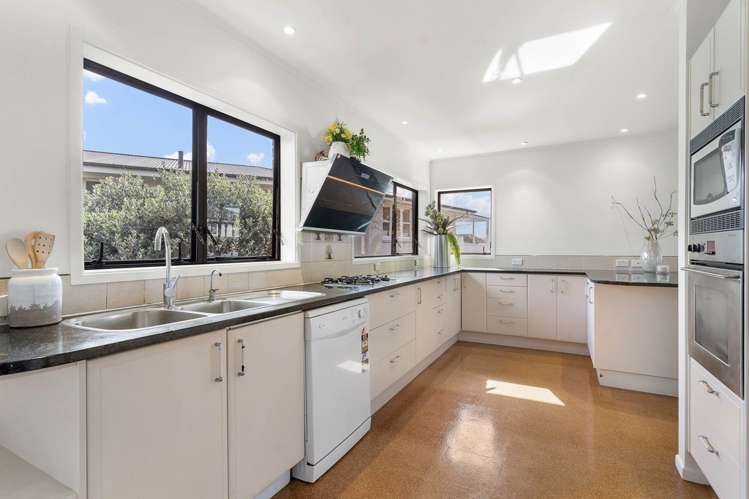 45 Bradbury Road Botany Downs_10