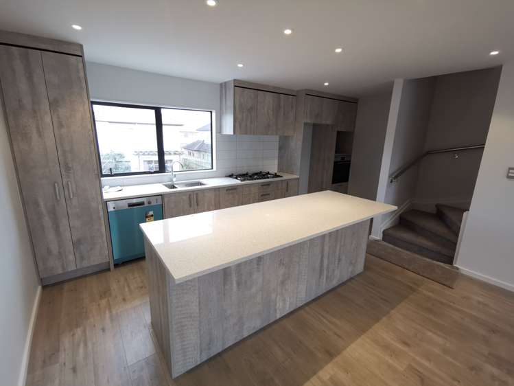 105 Bordeaux Parade Te Atatu South_4