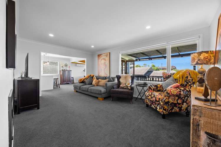 32 Colmar Road Mellons Bay_10