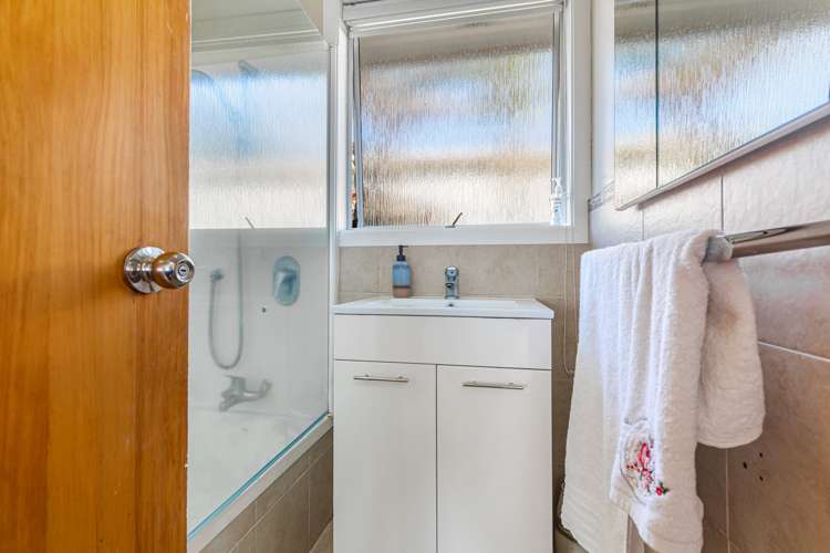 6 Hewlett Road Massey_9