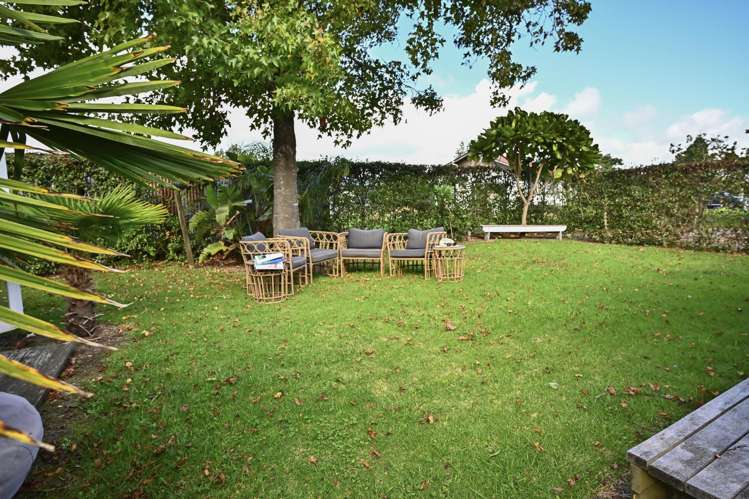 8 Katrin Place Mahanga_17