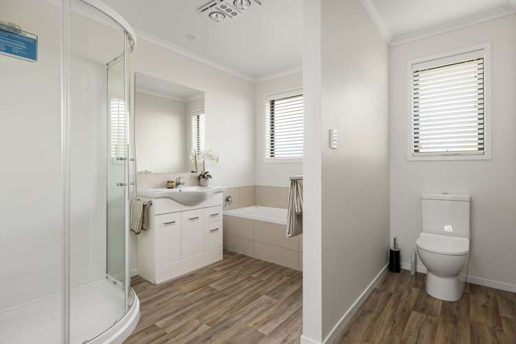 302 Ballintoy Park Drive Welcome Bay_9