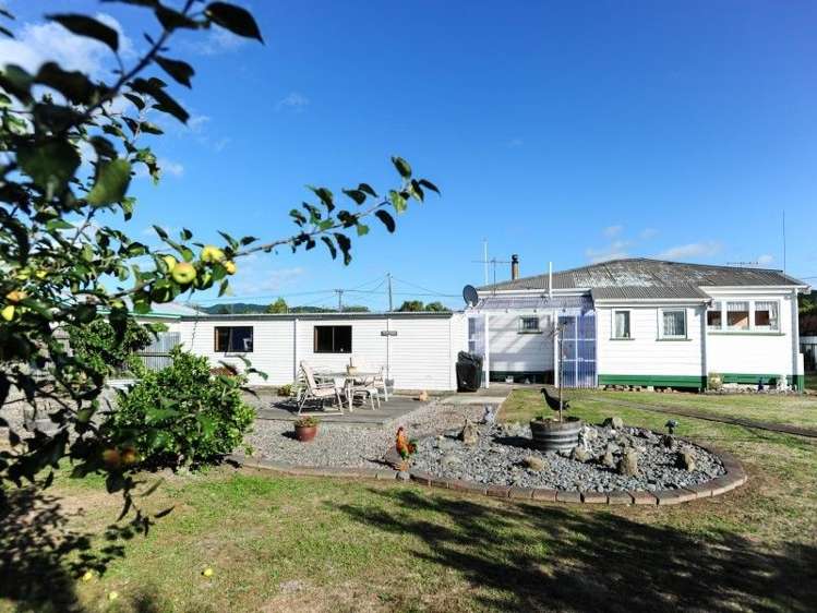 8 Russell Street Otane_14