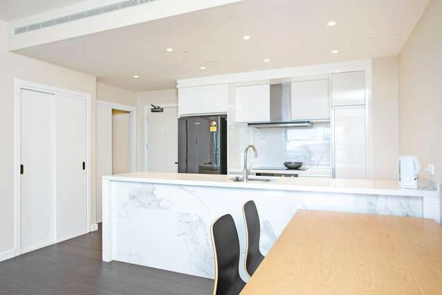 1005/47 Beach Road City Centre_1